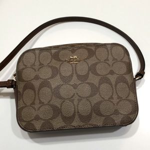 Woman coach brown sholulder bag